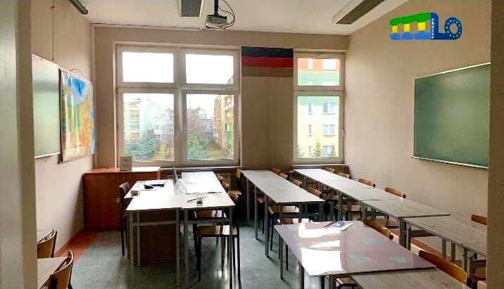 Ostrołęka. Uczniowie III Liceum Ogólnokształcącego sami wyremontowali klasopracownię języka rosyjskiego