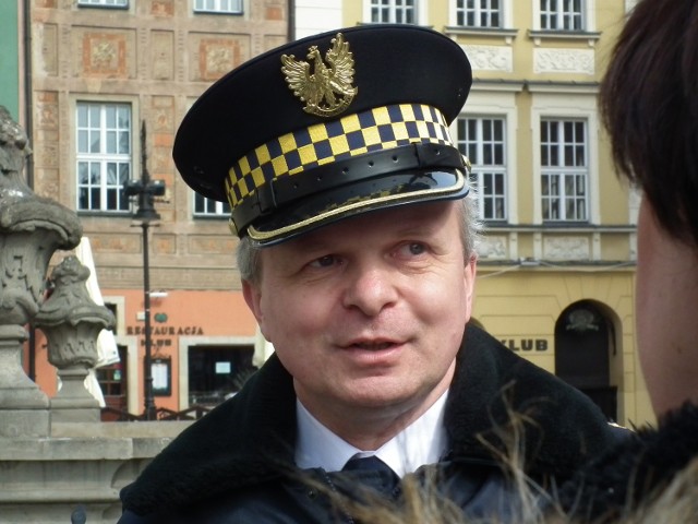 Zdaniem komendanta straży Waldemara Matuszewskiego przyczyną odejść są nie tylko niskie pensje