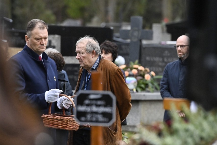 Pogrzeb Janusza Weissa. Rodzina i przyjaciele pożegnali wybitnego dziennikarza