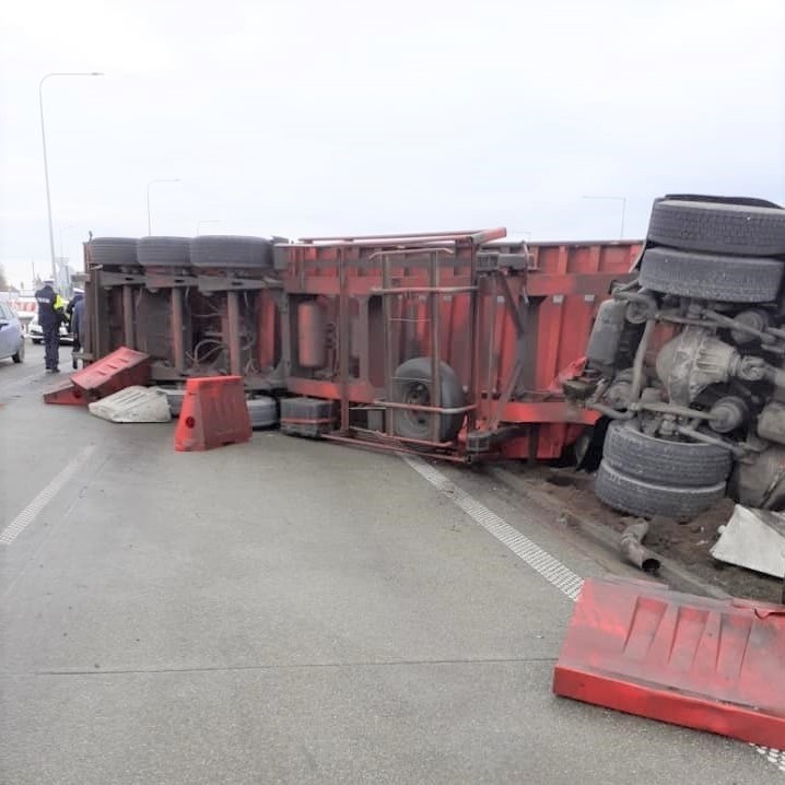 W miejscowości Żołędowo samochód ciężarowy wpadł w poślizg i...