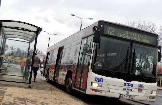 Mieszkańcy osiedla JAR liczą na częstsze kursy linii autobusowej numer 12, której pojazdy obecnie kursują tam tylko co pół godziny