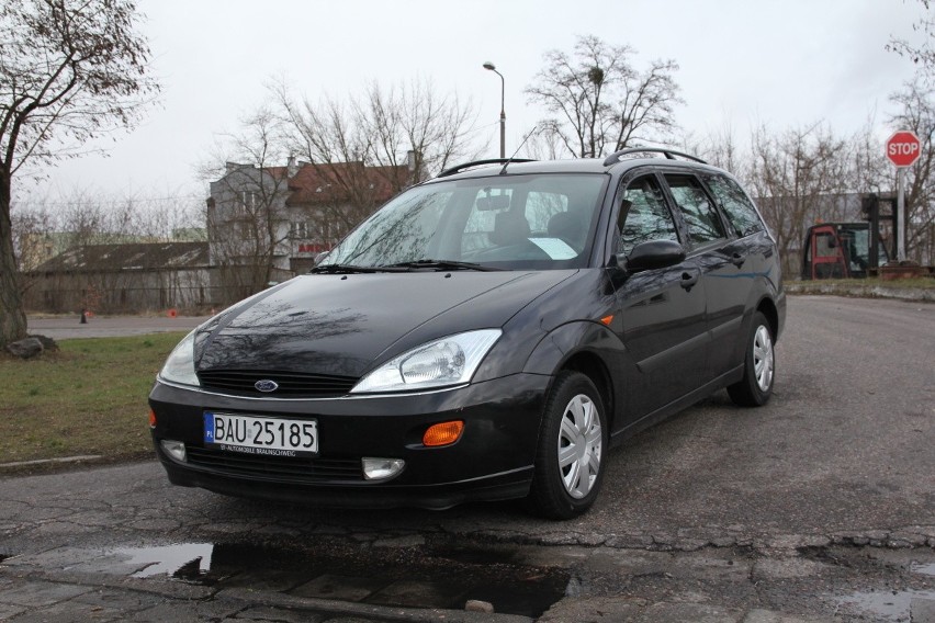 Ford Focus, rok 1999/2000, 1,8 benzyna, 4700 zł;