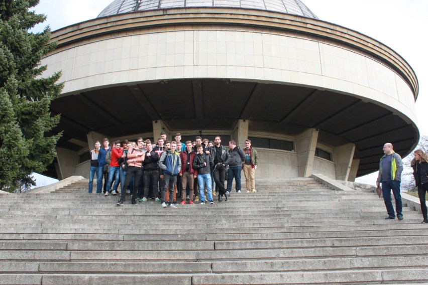 Stu licealistów z Opatowa na wycieczce w planetarium (ZDJĘCIA)