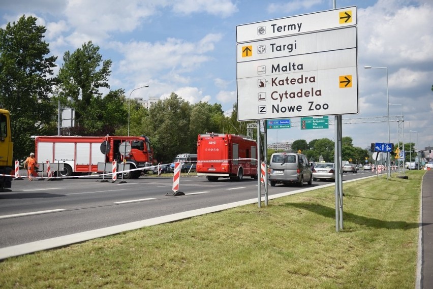 Omijajcie Rataje! Są gigantyczne korki. Cysterna z gazem utknęła w szykanach