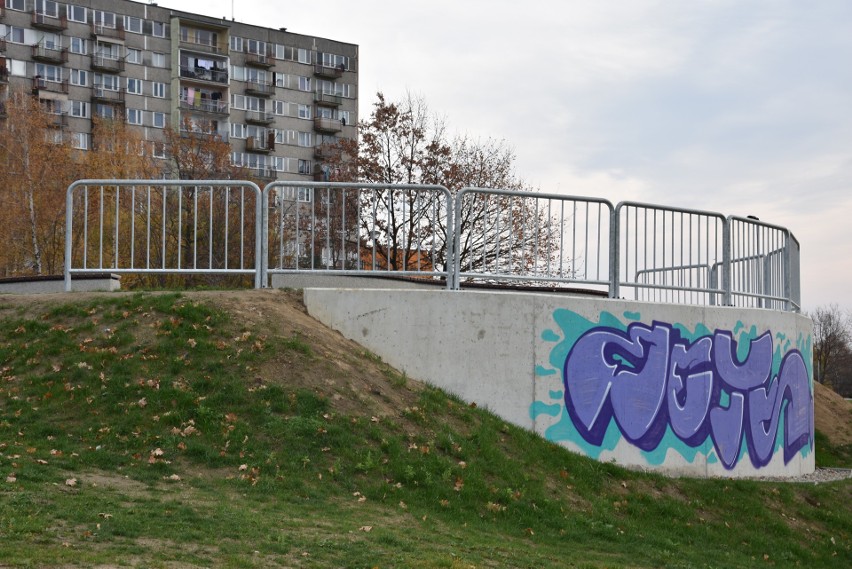 Tarnów. Taras widokowy na Osiedlu Westerplatte został pomalowany. Teraz jest brzydszy czy może ładniejszy?