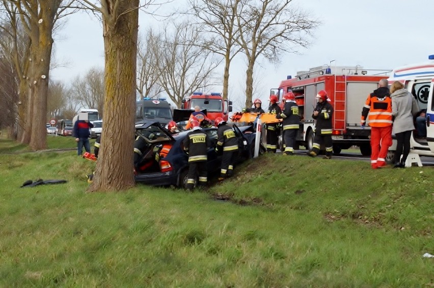 Poważny wypadek w Bydlinie. Cztery osoby w szpitalu (wideo, zdjęcia)