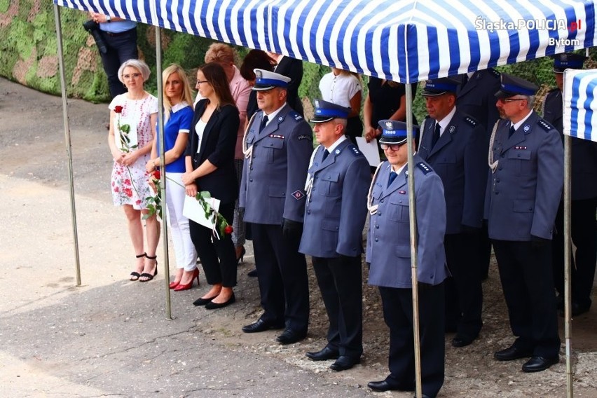 Zobacz kolejne zdjęcia. Przesuwaj zdjęcia w prawo - naciśnij...