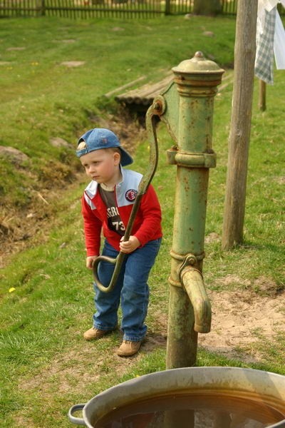 Piknik folklorystyczny "Czarne Wesele" w skansenie w...