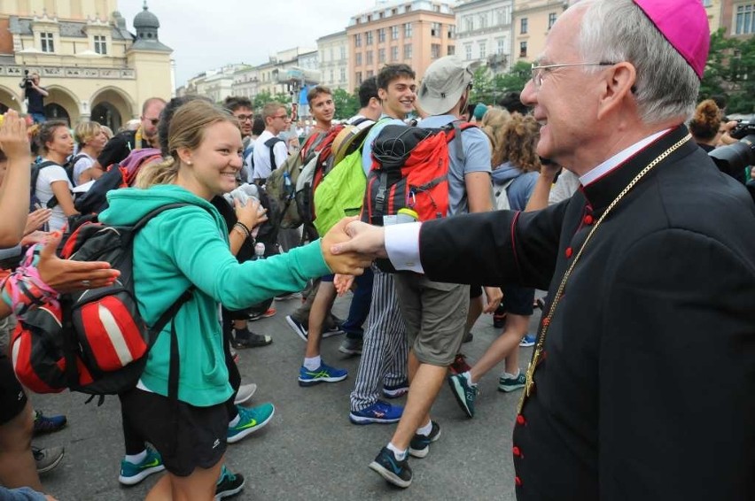 Pielgrzymi wyruszyli w drogę na Jasną Górę [ZDJĘCIA]