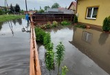 Rzeka Brzeźnica zalewa domy mieszkańców Jędrzejowa. Każde obfite opady deszczu wiążą się z obawami o ich domy