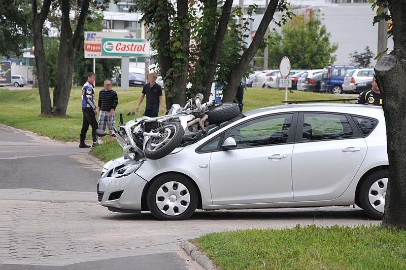 Zderzenie z motocyklem na alei 1000-lecia PP (zdjęcia)