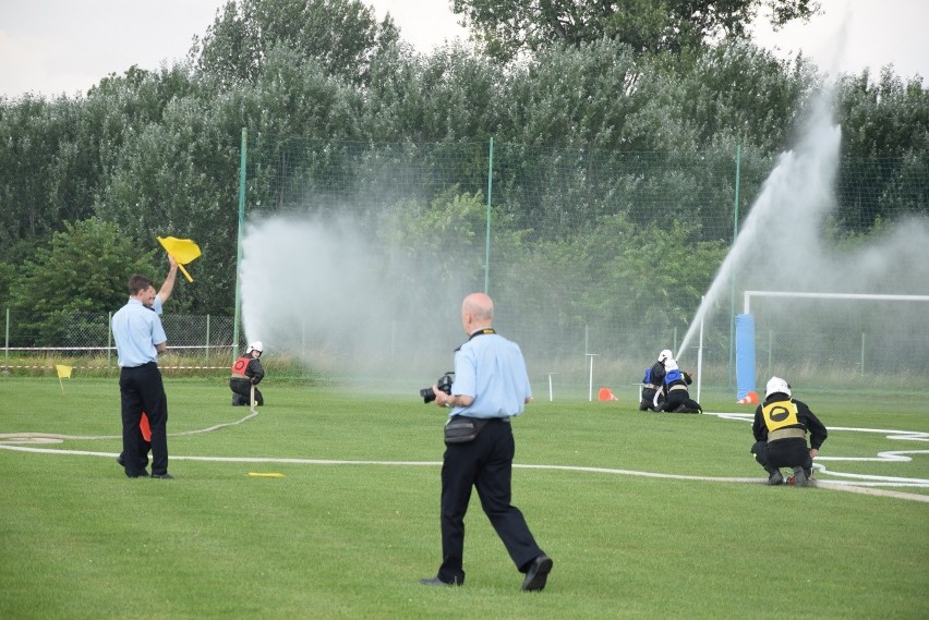 Bosutów i Poskwitów to najlepsze drużyny strażackie w powiecie krakowskim. Zawody sportowo-pożarnicze [ZDJĘCIA]