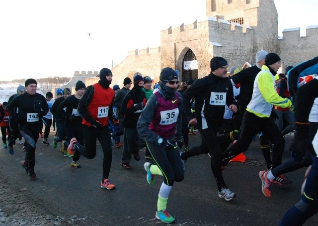 Start biegu głównego na 10 kilometrów w tym roku odbył się spod Bramy Krakowskiej.