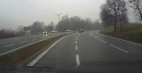 BMW w poślizgu na DK 44 w Mikołowie [WIDEO] Cud, że nikt nie zginął