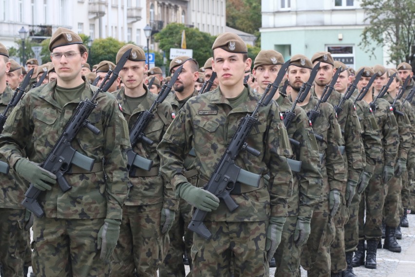 150 elewów złożyło przysięgę wojskową w Kielcach. Było uroczyście i wzruszająco