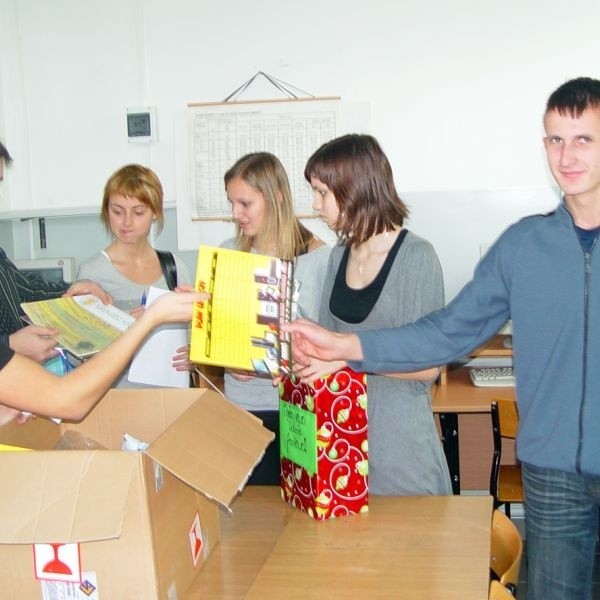 Uczniowie z Gorzyc podobnie jak przed rokiem postanowili sprawić dzieciom miłą niespodziankę.