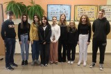 Dziesięcioro uczniów ze Szkoły Podstawowej nr 2 w Kętach w etapie rejonowym konkursów przedmiotowych