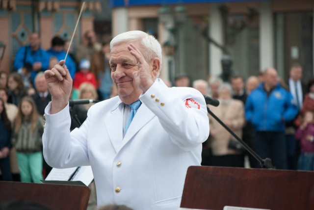 Stanisław Słowiński kierował Grodziską Orkiestrą Dętą od 1978 roku. Wychował dwa pokolenia muzyków. Był człowiekiem-instytucją. Pod jego batutą orkiestra stała się znana w całej Europie