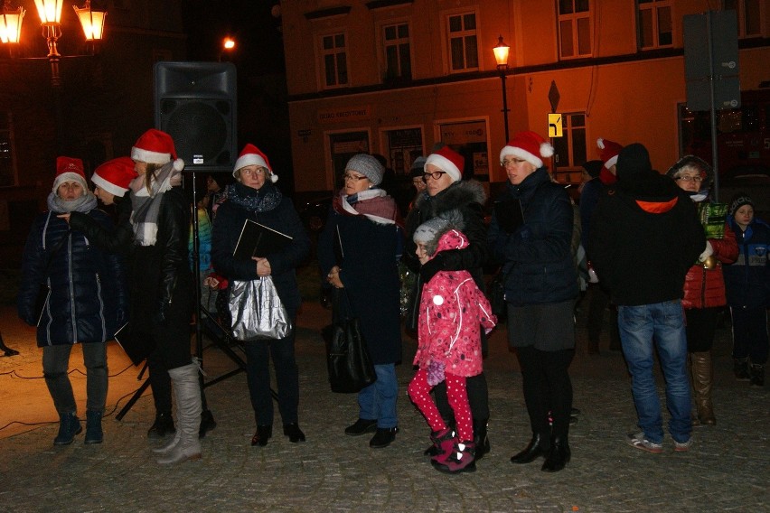 Tłumy mieszkańców na kiermaszu świątecznym w Nowem