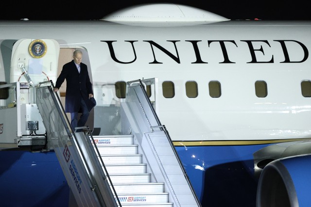 Prezydent Joe Biden przybył na lotnisko Chopina w Warszawie