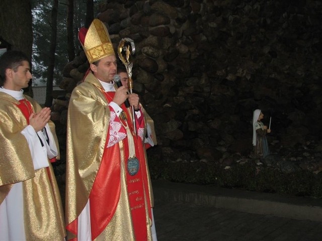 Grota ma służyć jako miejsce modlitwy