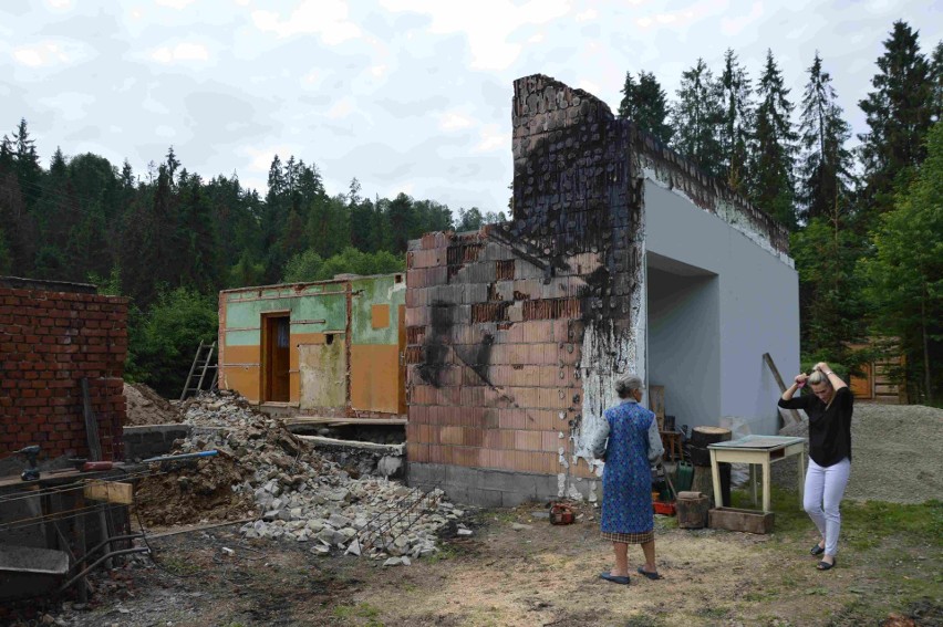 Podhale. Rodzina z Gliczarowa straciła dom w pożarze. Chcą się odbudować [ZDJĘCIA]