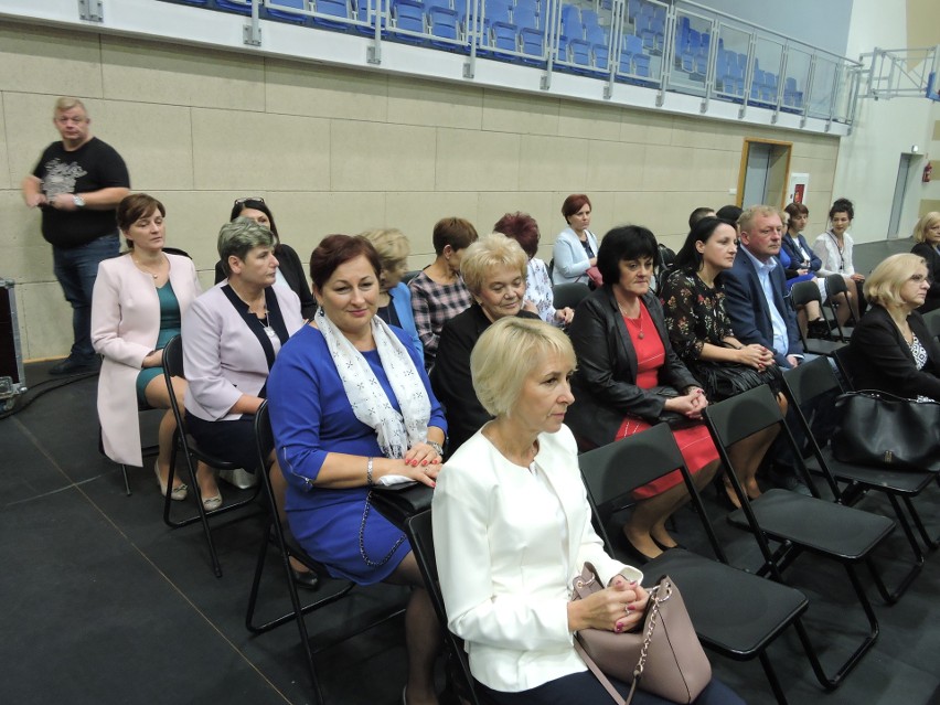 Ostrów Mazowiecka. Dzień Edukacji Narodowej: odznaczenia i nagrody dla najlepszych z subregionu [ZDJĘCIA, WIDEO]