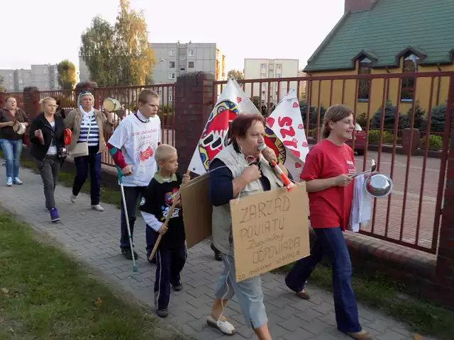 Mieszkańcy zapowiadają kolejne protesty, w razie powrotu do pomysłu likwidacji oddziałów.