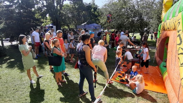Trwa kolejny dzień Dni Białogardu 2019. Jedną z atrakcji dla całych rodzin jest piknik odbywający się w Parku Orła Białego.Zobacz także Dni Koszalina 2019. Miasteczko rycerskie