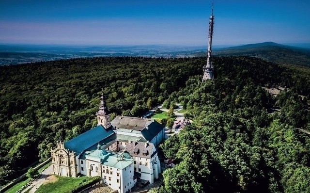 Najwyższa Izba Kontroli wystąpiła do premiera o przywrócenie w granice Świętokrzyskiego Parku Narodowego terenów na szczycie Łyśca, przy klasztorze.