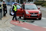 Wypadek we Wrocławiu. Studentka na hulajnodze potrącona przez samochód. Spieszyła się na zajęcia [ZDJĘCIA]