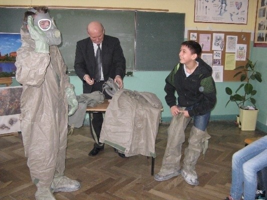 wku 01 2012 009, wku 01 2012 026Oprócz normalnych lekcji w "Piątce" są też specjalne "mundurowe" zajęcia.