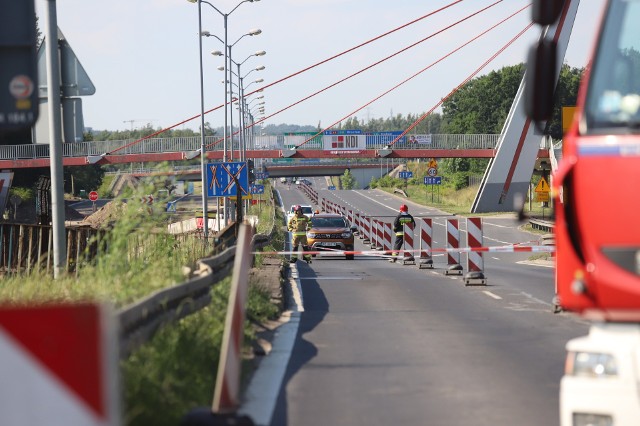 Trasa DK86 Katowice - Tychy zamknięta z powodu podmytego wiaduktu.Zobacz kolejne zdjęcia. Przesuwaj zdjęcia w prawo - naciśnij strzałkę lub przycisk NASTĘPNE
