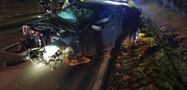 W wypadku na drodze wojewódzkiej 560 w miejscowości Puszcza Miejska zginął 28-letni kierowca bmw. Policja z Rypina wyjaśnia, jak doszło do wypadku.