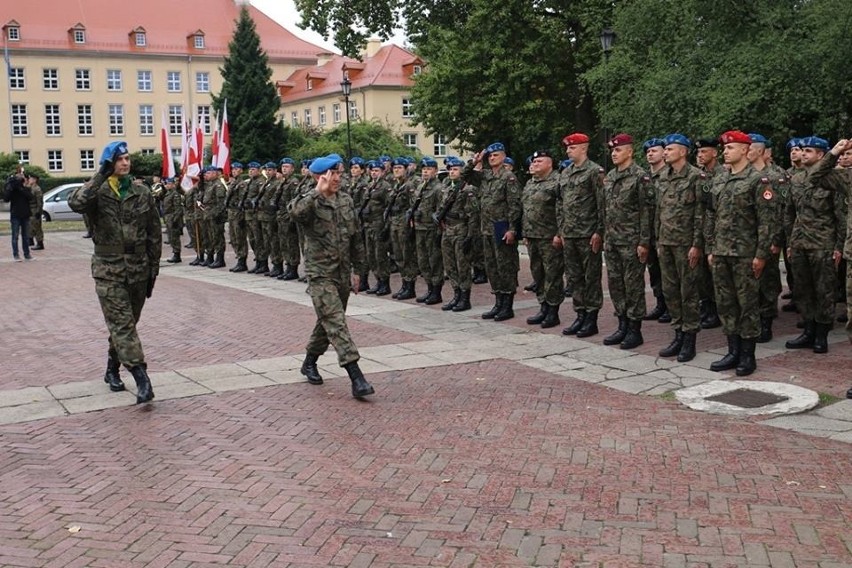 We wtorek na Placu Zwycięstwa przed Pomnikiem Marszałka...