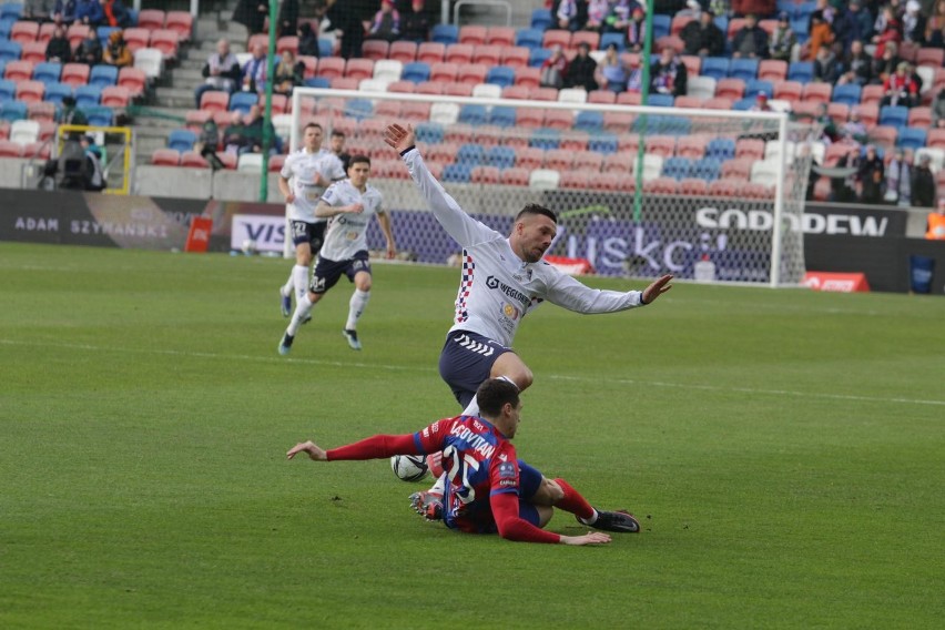 Lukas Podolski w czasie meczu Górnika Zabrze z Rakowem...