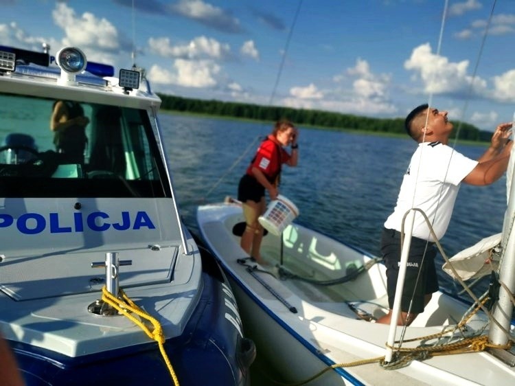 Wigry. Jacht białostoczan wywrócił się i załoga wpadła do wody