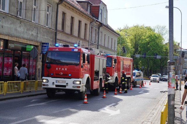 Strażacy zajęli jeden pas ruchu.