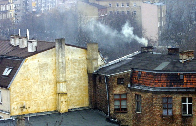 W ubiegłym roku straż pożarna gasiła aż 30 pożarów mieszkań, wywołanych nieprawidłową eksploatacją urządzeń grzewczych. Wiele wskazuje na to, że ze względu na niedrożne przewody kominowe w tym roku może być ich więcej. 