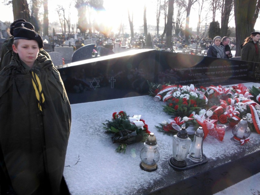 Brzeszcze. Uczcili pamięć ofiar Marszu Śmierci więźniów obozu Auschwitz-Birkenau [ZDJĘCIA]