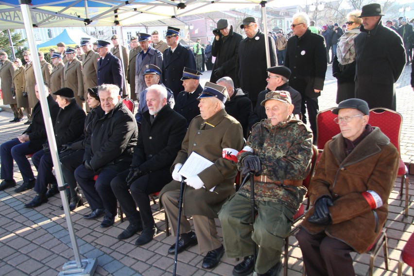 Na Placu Bartosza Głowackiego w Tarnobrzegu  „Terytorialsi” wypowiedzieli rotę przysięgi wojskowej. Było bardzo uroczyście (duzo zdjęć)