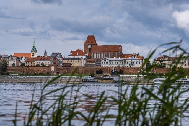 Gwara toruńska to słowa, które w charakterystyczny sposób są używane przez mieszkańców Torunia i regionu. Podobnie mówiono również w tych częściach Polski, która znalazła się pod zaborem pruskim. Niektóre ze słów brzmią śmiesznie. Inne całkiem poważnie. Znacie ich znaczenie?>>>>>SPRAWDŹ