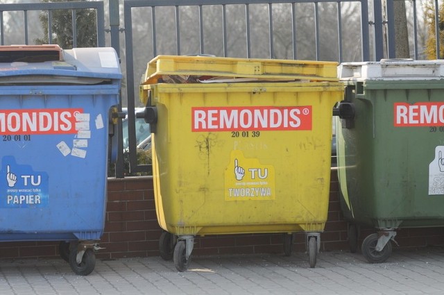 W Opolu za śmieci płaci się od osoby. 20 zł płacą ci podatnicy, którzy śmieci nie sortują, 13 zł to stawka dla osób, które używają koszy na szkło, papier oraz na bioodpady.