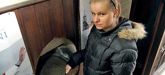 Anna Wójcik z Tułkowic k. Strzyżowa: - Nawet nie przyszło mi do głowy, że maczając dłoń w kropielnicy można zarazić się grypą. Ale skoro tak mówią lekarze, to warto ich posłuchać.