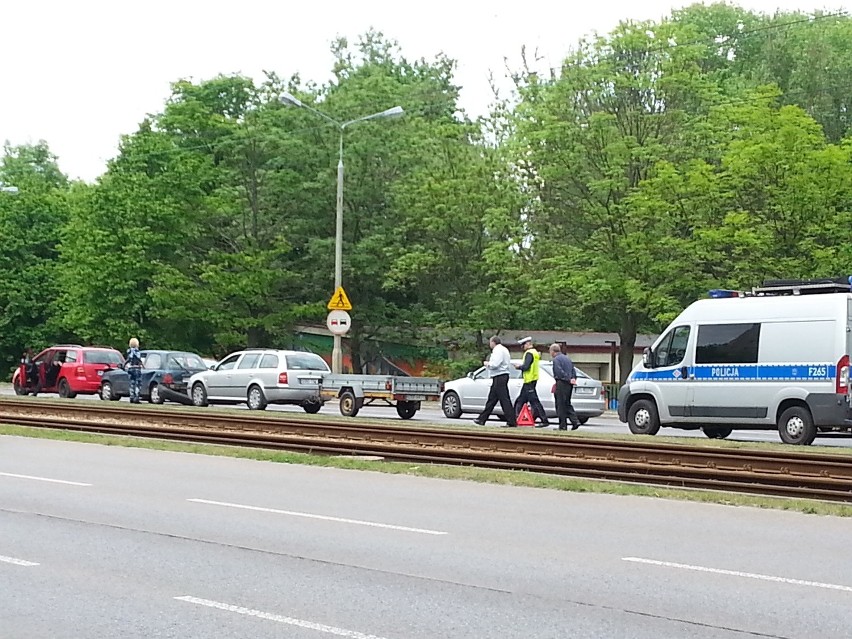 Wypadek na al. Rydza -Śmiegłego. Zderzyły się trzy pojazdy