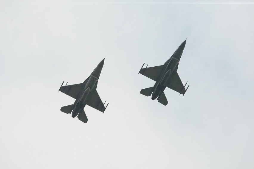 F-16 nad Radzionkowem. F-16 przelecą w piątek 400 metrów nad Śląskiem [NOWE ZDJĘCIA F-16]