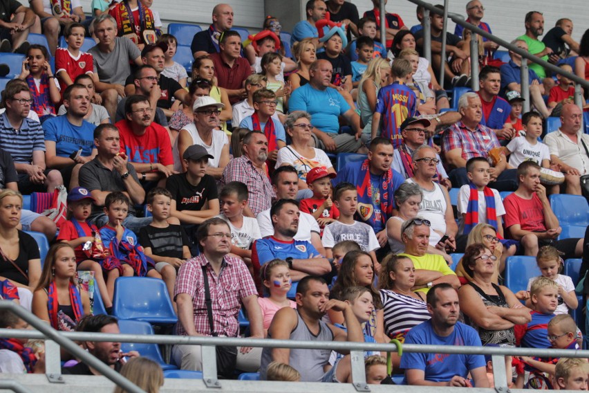 Piast Gliwice – Zagłębie Lubin 2:1. Przy Okrzei nadal kibicują bez „młyna” ZDJĘCIA KIBICÓW