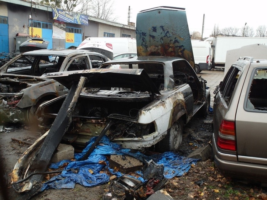 Cztery auta spłonęły przy Wileńskiej [ZDJĘCIA]