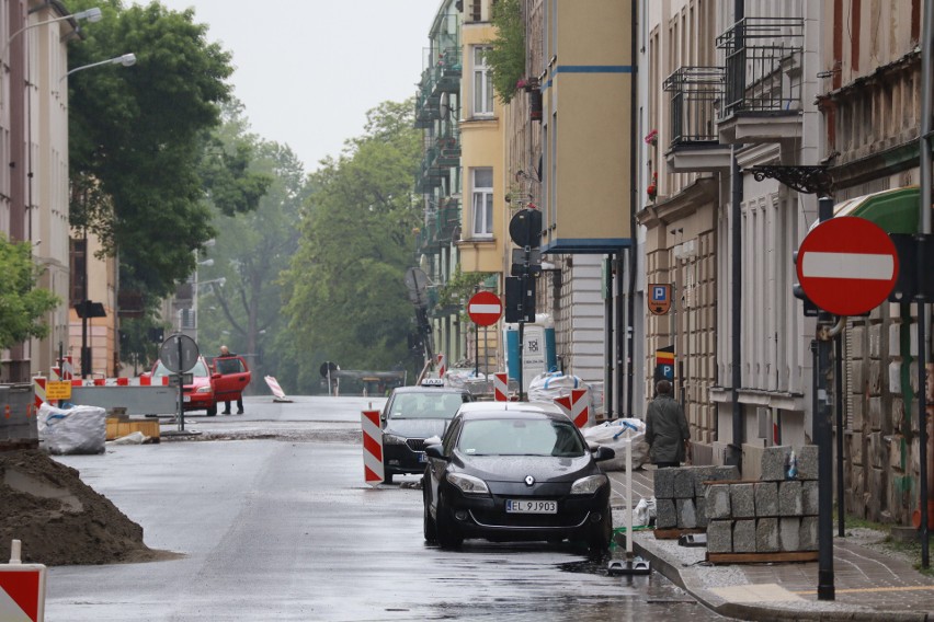 6 Sierpnia na półmetku, Struga bliska końca remontu. Można przejechać z Żeligowskiego w Łąkową