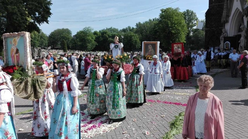 Uroczysta msza w kościele św. Augustyna w Lipinach...